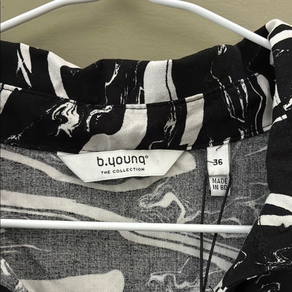 b. young Black and White Boxy Graphic Long Sleeve Blouse - Picture 2 of 16